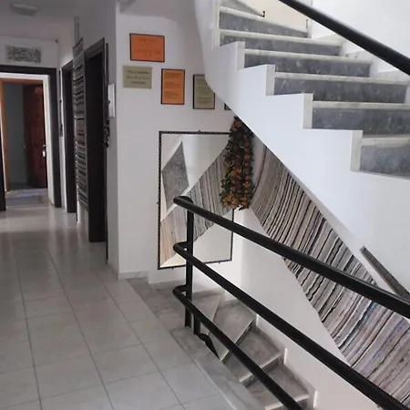 Cam فندق غومْبيت